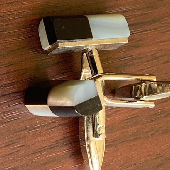 Satya Paul classic Black & White cuff links - Picture 4 of 5